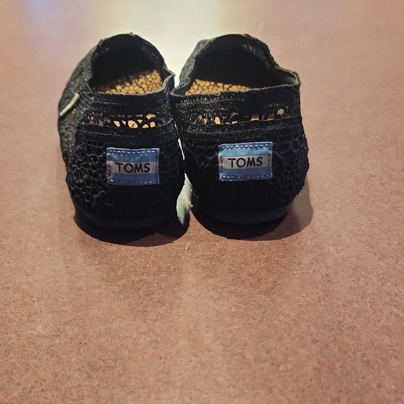 TOMS Women's Black Floral Crochet Flats - Picture 3 of 9